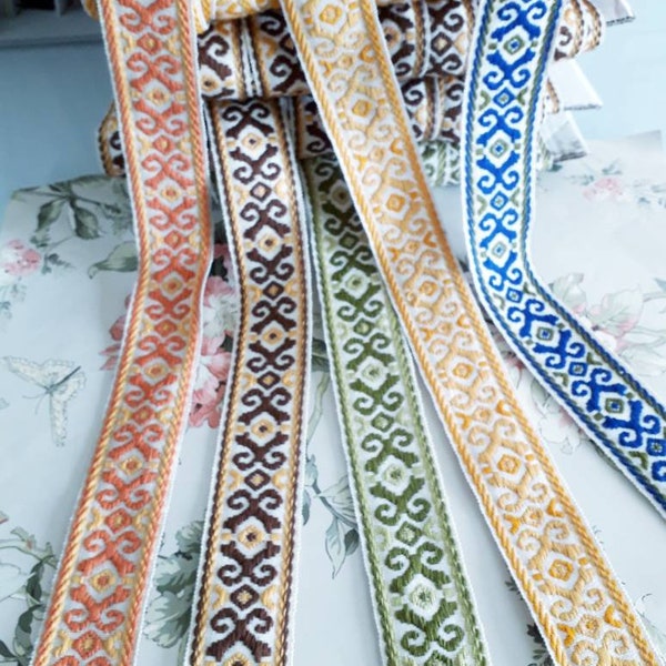 Galon médiéval jacquard Tricolore à motifs géométriques de 4.5 cm, 100% acrylique Dralon,fabriqué en France,3016
