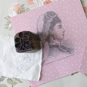 Tampon ancien français pour broderie, arts textiles, arts du papier, 3992