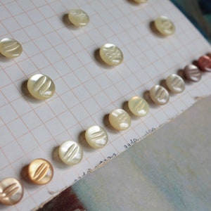 23 vintage parelknopen, fournituren vertegenwoordigingskaart, knopencollectie, 2224