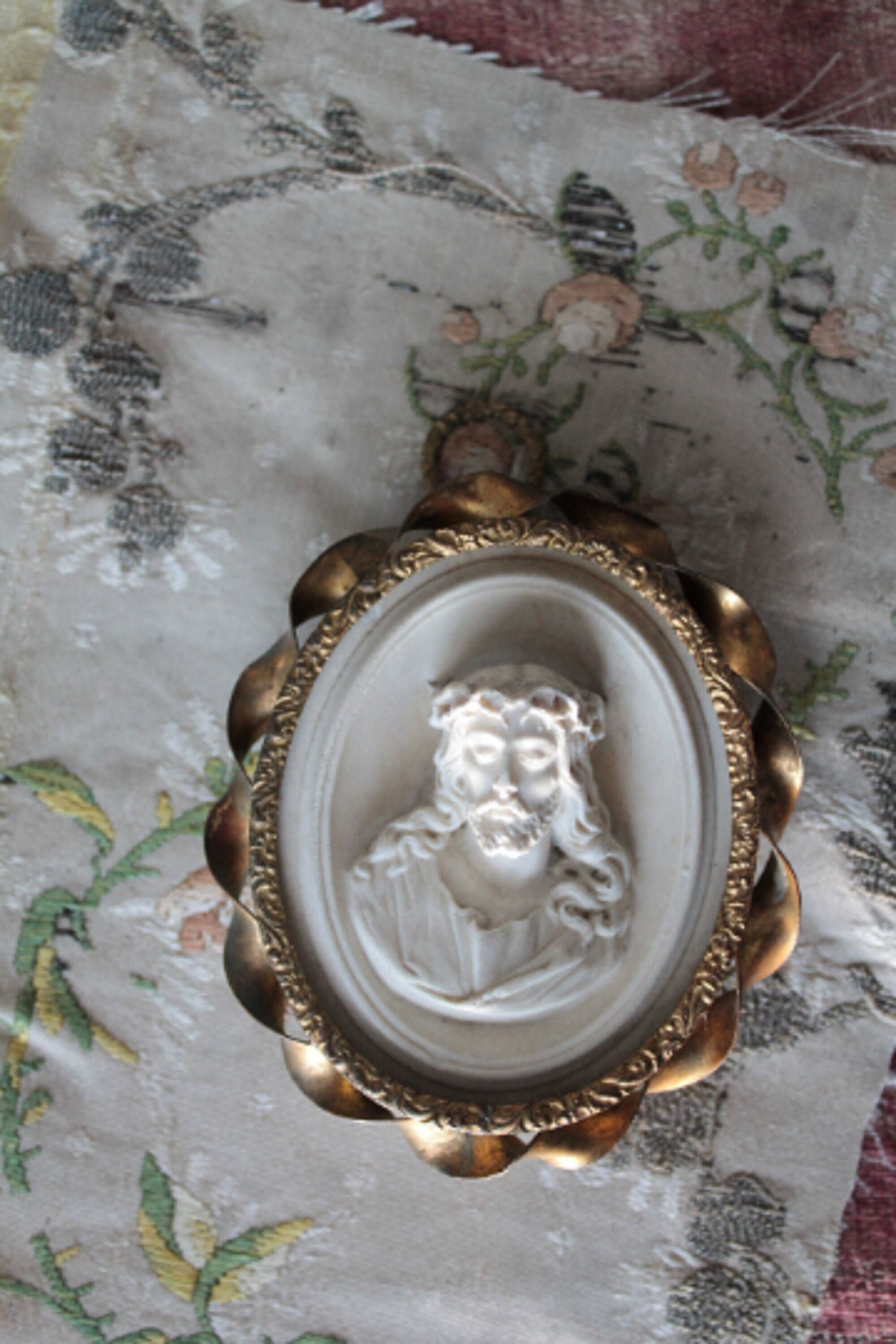 Médaillon Français Christ, Reliquaire Ancien, Haut Relief, Écume de Mer, Morel-Ladeuil | 1820-1888