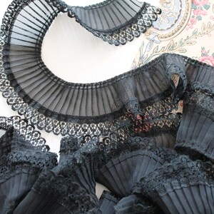 Dentelle ancienne française noire, volant plissé noir, 7.8 mètres, bordure pour robe noire, mercerie 1920, 4435