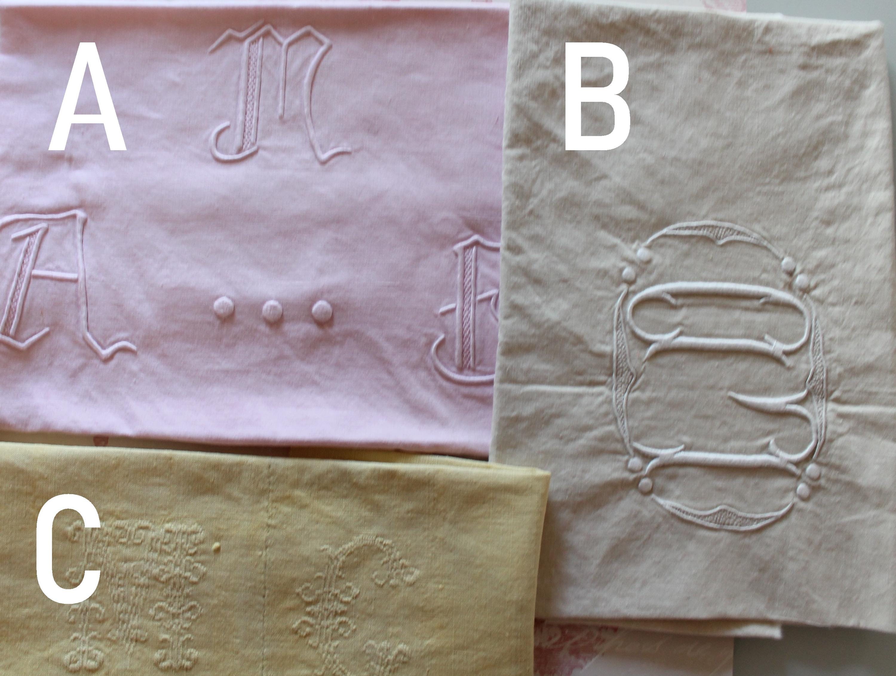 1930年頃の大きな手刺繍モノグラムと手染めが施されたアンティーク