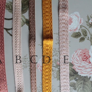 Galon ameublement HOULES Paris, galon passementerie, bordure pour abat jour, passementerie française, garniture jaune, 2704