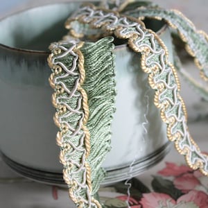 Galon vert et jaune de passementerie, galon vintage, bordure abat jour, ornement rideau, galon vert à franges, passementerie française, 2403 image 2