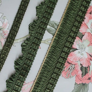 Galon vert foncé à franges de passementerie pour bordure d'abat jour, pour ornement rideau, passementerie française, au mètre, 2406