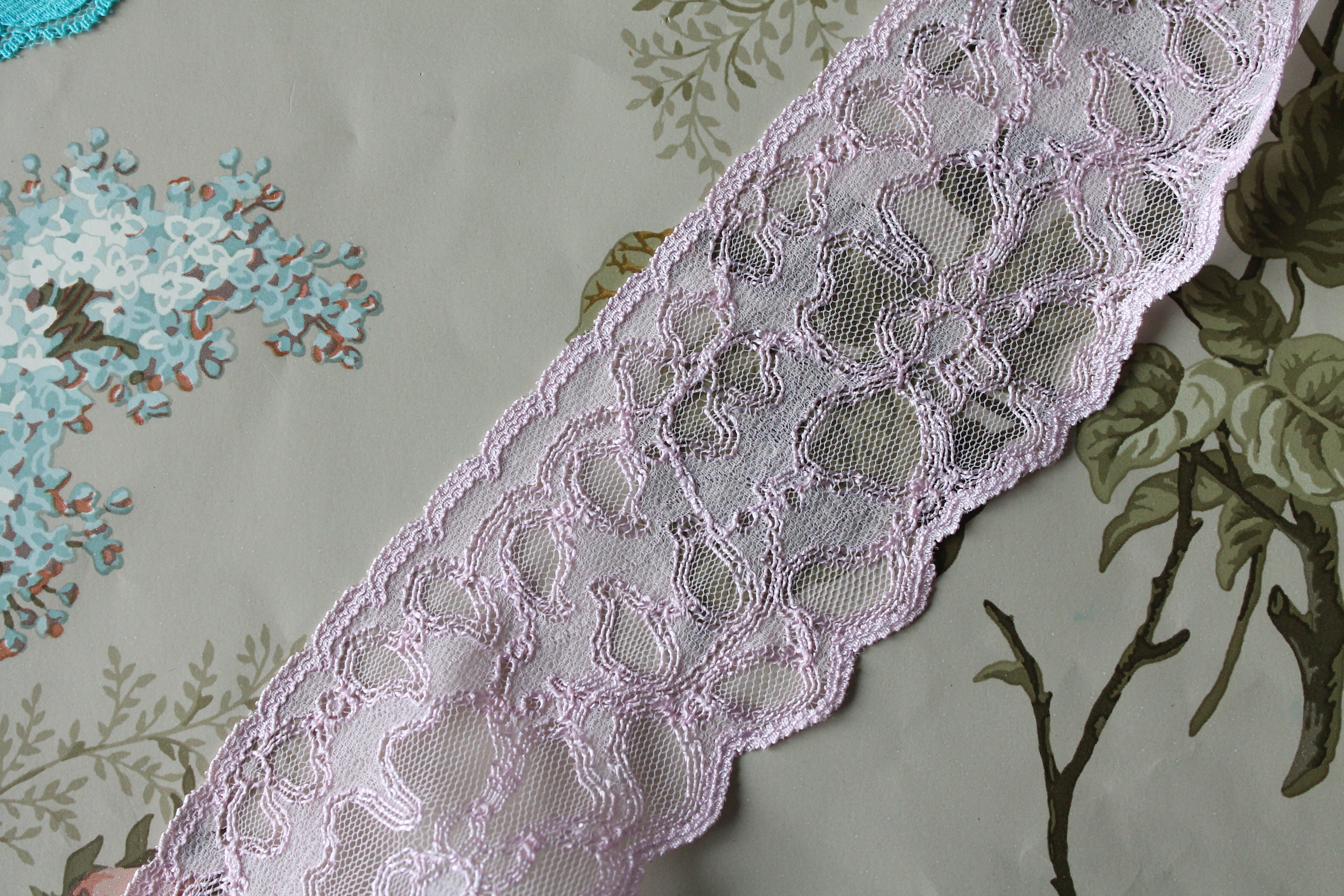 ヴィンテージフランス製ナイロンレース、メートル単位で販売、いくつか