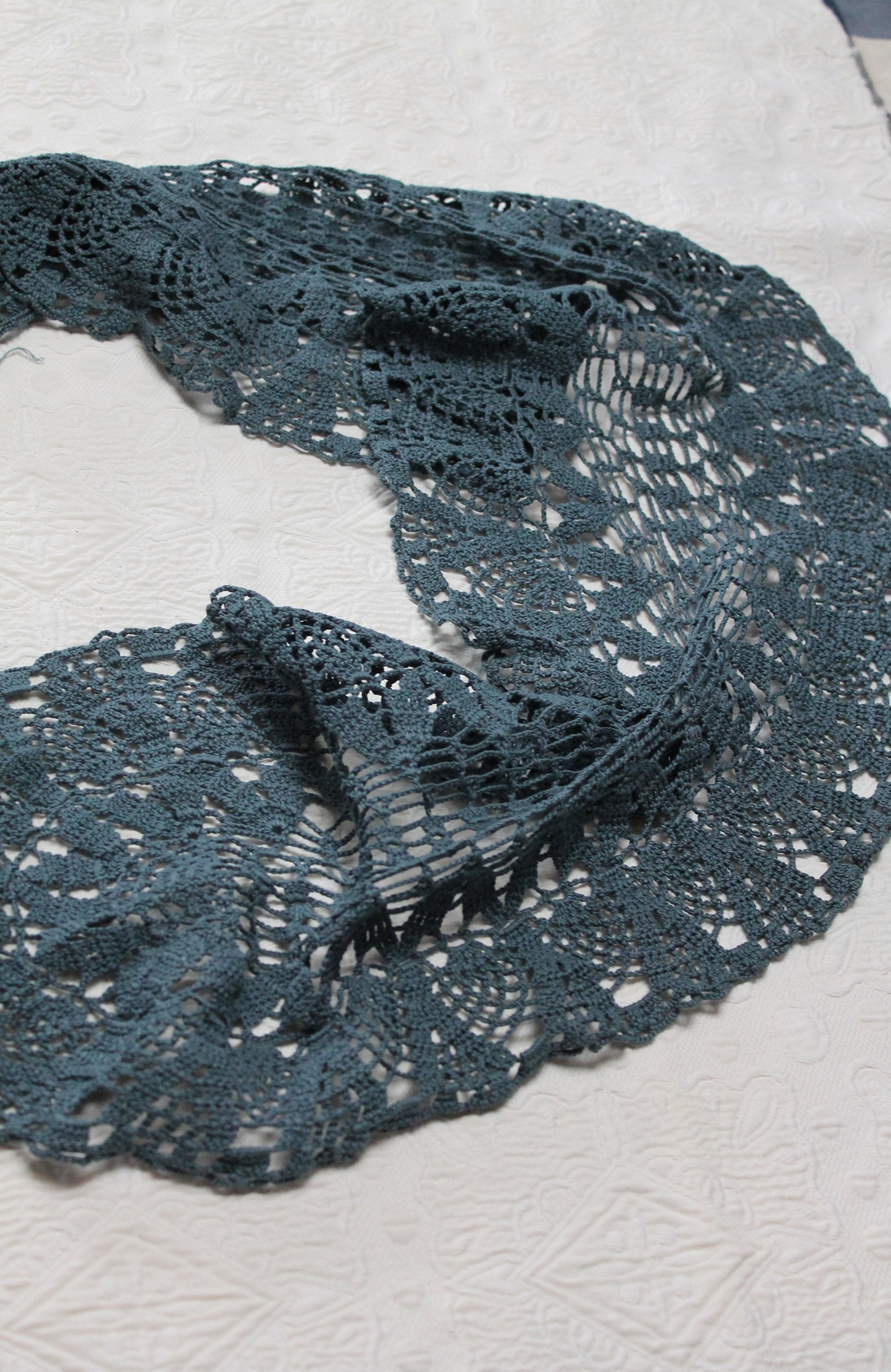 1 Napperon Au Crochet Teint en Bleu Pétrole, Grand Vintage Fait Main France, 2917