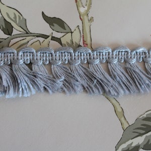 Galon tapissier bleu ciel à franges pour rideau ou abat-jour, passementerie française, 2417B