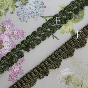 Galon vert foncé à franges de passementerie pour bordure d'abat jour, pour ornement rideau, passementerie française, au mètre, 2406