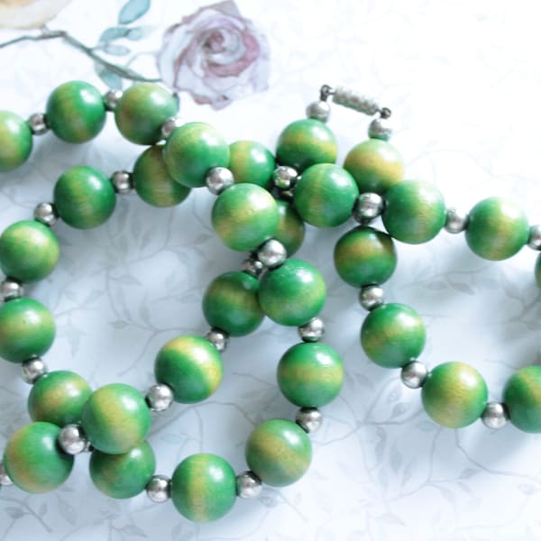 Vintage necklace in wood and green and silver metal, 38 green wooden beads and 39 silver beads, 768