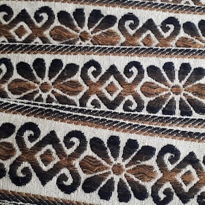 Trenza jacquard medieval, tricolor con motivos geométricos, ancho 6,8 cm por 1 metro 1,09y, 100% acrílico Dralon, fabricado en Francia, 2896
