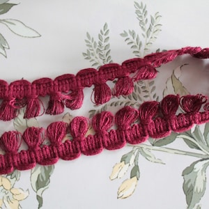 Garniture bordeaux de passementerie, bordure d'abat jour, passementerie française, lézarde bordeaux, galon à bouclettes bordeaux, 2437