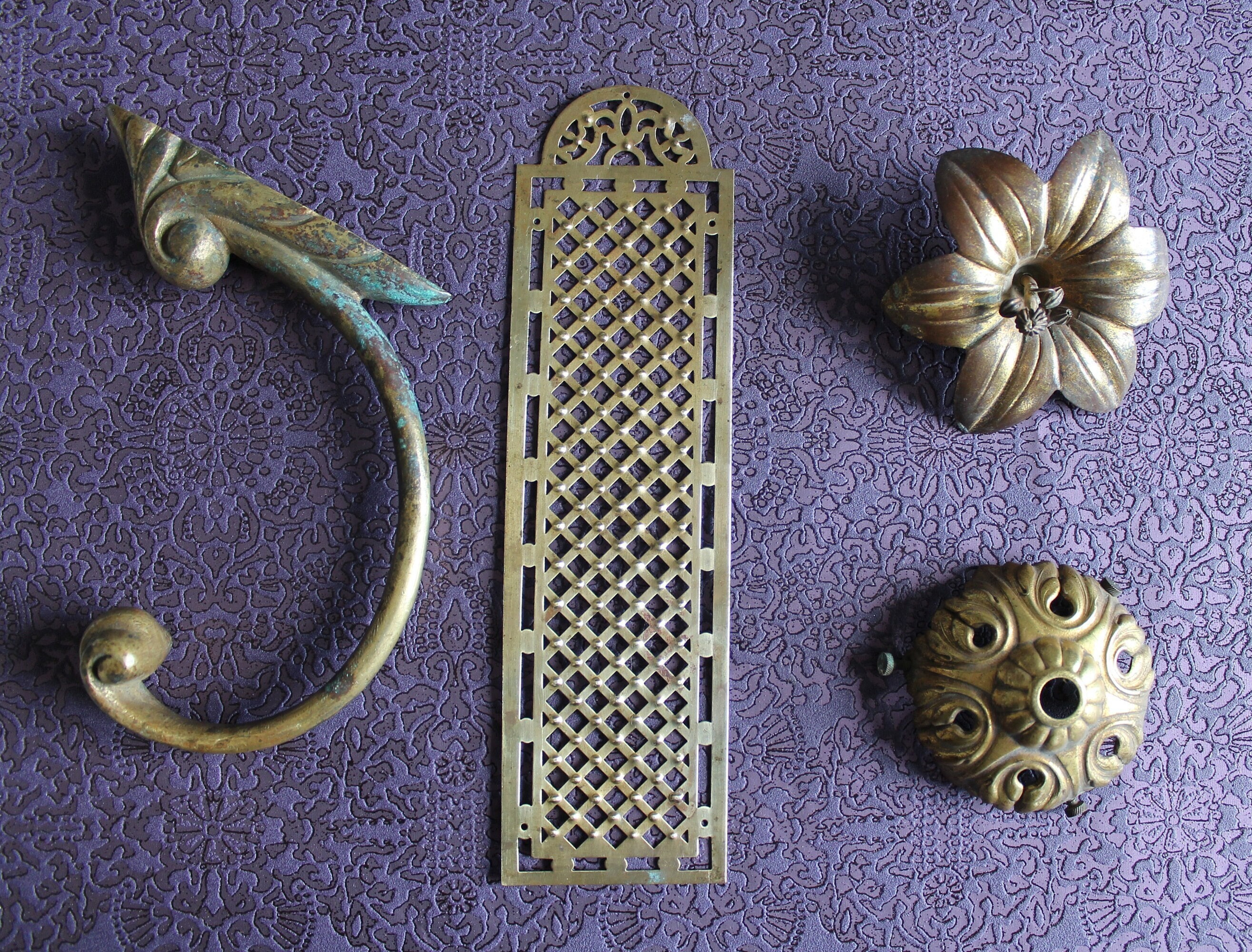 Enjoliveur en Bronze Motif de Fleur ou Grille Laiton, 3361