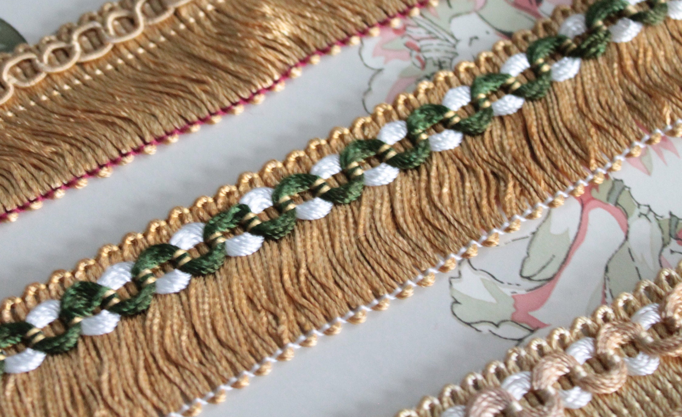 Gold and green fringes upholstery, border lampshade, curtain ornament, French trimmings, yellow and white buckles, 2506
