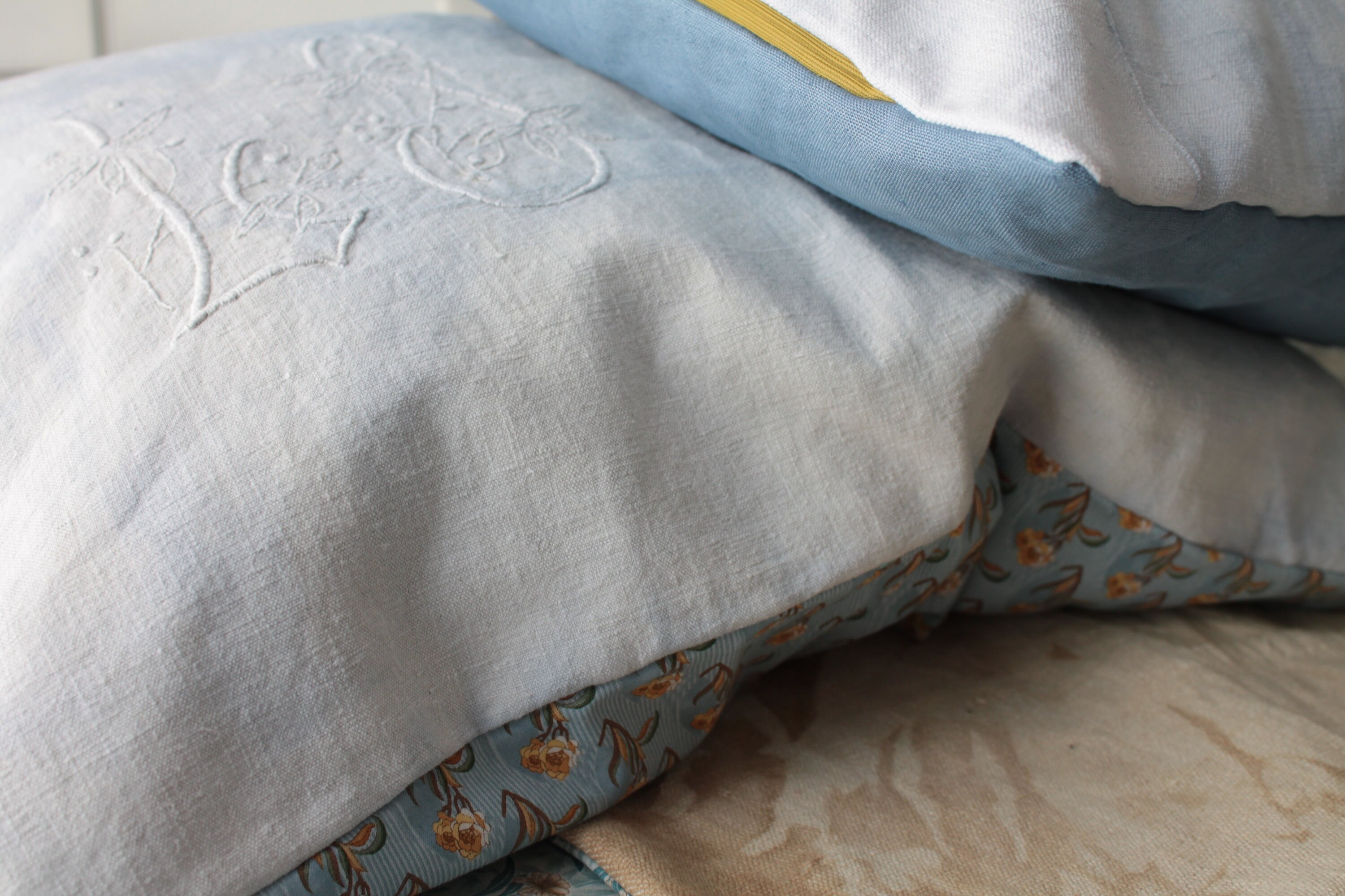 Coussin Bleu en Lin Ancien Teint Teinture Végétale, Coussin à La Main, Lin Centenaire, Uni Bleu,