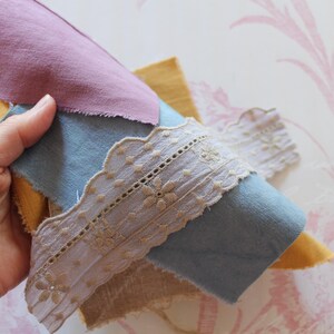 Litet kreativt paket med färgat antikfranskt linnetyg för broderi, liten broderipresent, 4518