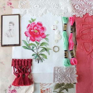 kit d'inspiration pour arts textiles, Lins anciens, dentelle, fil à broder, boutons de nacre, mixed art, 4007