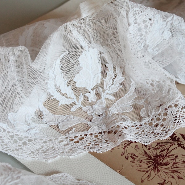 Dentelle ancienne française brodée sur tulle blanc, dentelle à motifs de bouquet de fleurs, bordure étagère, guirlande mariage, 4238