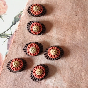 6 Antique French buttons in resin and metal, jacket buttons, 4823