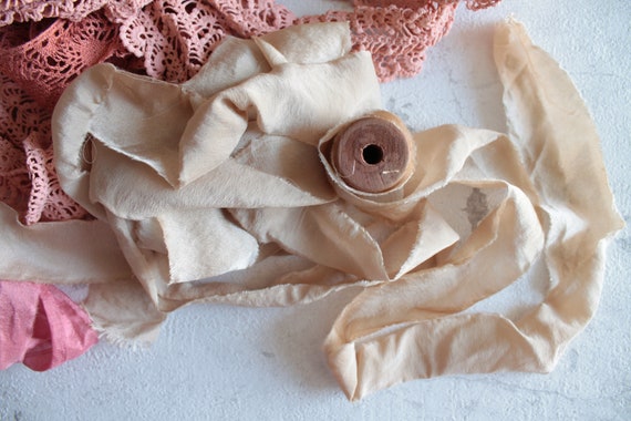 4 de yards Ruban de 4 crêpe satin de soie teint à la main, pour décor de mariage, loisirs créatifs, bijoux bohème, vêtement de poupée, THE, 1669 de0214 4 de yards Ruban de 4 crêpe satin de soie teint à la main, pour décor de mariage, loisirs créatifs, bijoux bohème, vêtement de poupée, THE, 1669 de0214