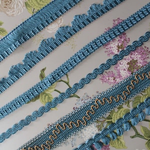 Garniture bleue de passementerie française pour bordure d'abat jour ou embrasse à rideaux, 2419