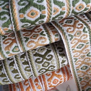 Passamaneria jacquard medievale, tricolore con motivi geometrici, 6 cm di larghezza per 1 metro 1,09y, 100% acrilico Dralon, made in France, 2854