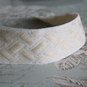 Trenza de tapicería Jacquard, trenza geométrica, ancho 5,5 cm (2,16") x 1 metro (1,09 yardas), 100 % acrílico Dralon, fabricado en Francia, 2857