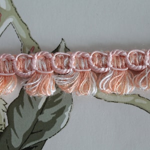 Galon rose de passementerie 1.8 cm à pompons, bordure saumon abat jour, galon à bouclettes rose, 2450C