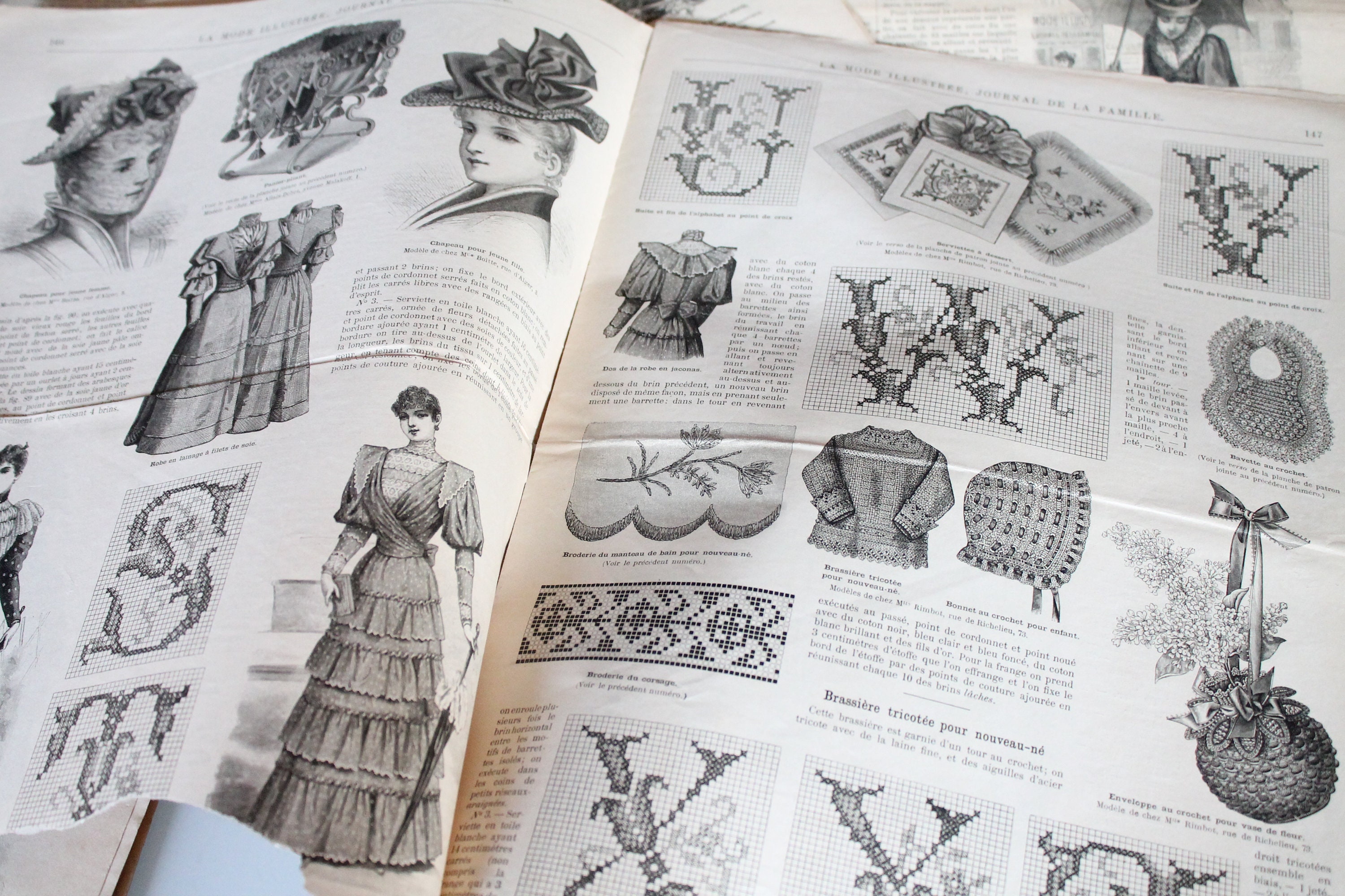 9】1884年 フランス アンティーク 洋書 PRINTEMPS ファッション誌 Amazon.co.jp: フランス アンティーク ファッション 雑誌 1907年 La