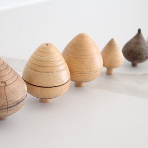 Spinning top in turned wood, antique french game, from France, wooden toy, 4402