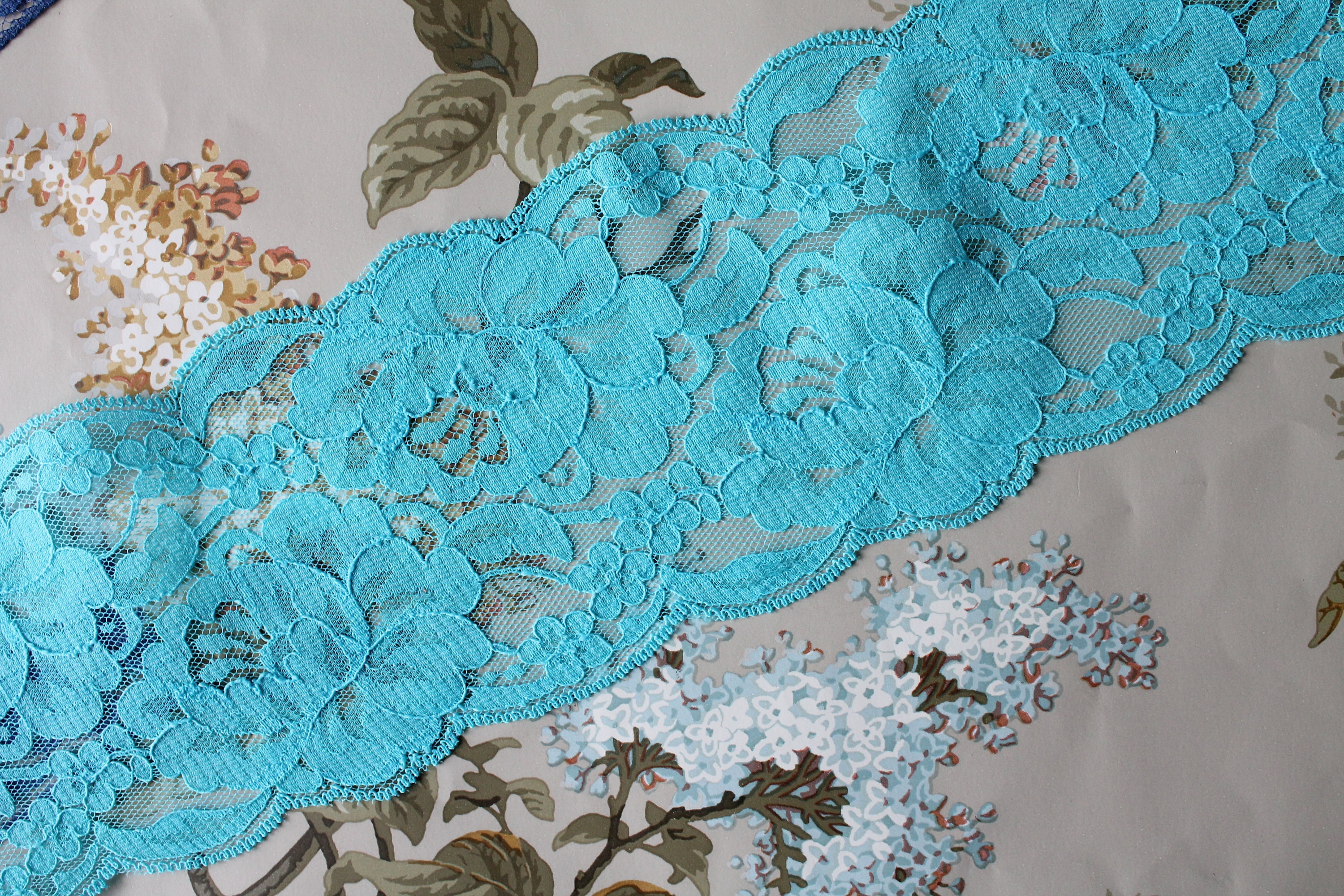 ヴィンテージフランス製ナイロンレース、メートル単位で販売、いくつか