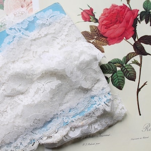 Dentelle française rétro de couleur blanche à fleurs, largeur 12.5cm , 4.4 mètres, 4786