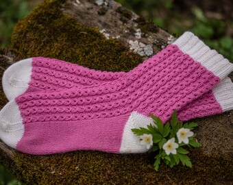 PDF pattern -Eyelet cables socks pattern - Instant download pattern