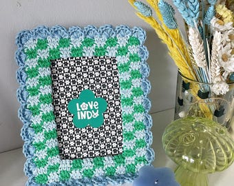 Checkerboard Crochet Picture Frame: Scalloped Y2K Decor