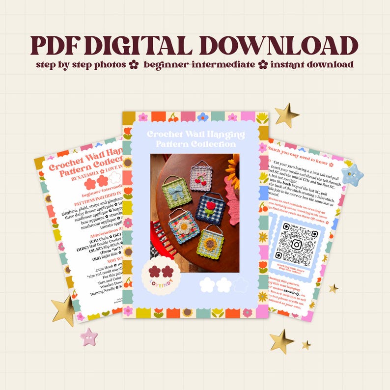 K&ouml;nnte beinhalten: Digitaler Download einer H&auml;kelanleitung f&uuml;r Wandbeh&auml;nge. Das Bild zeigt mehrere geh&auml;kelte Wandbeh&auml;nge mit verschiedenen Designs, darunter Blumen und Vichy-Muster. Der Text auf dem Bild lautet "PDF DIGITAL DOWNLOAD" und "Crochet Wall Hanging Pattern Collection."