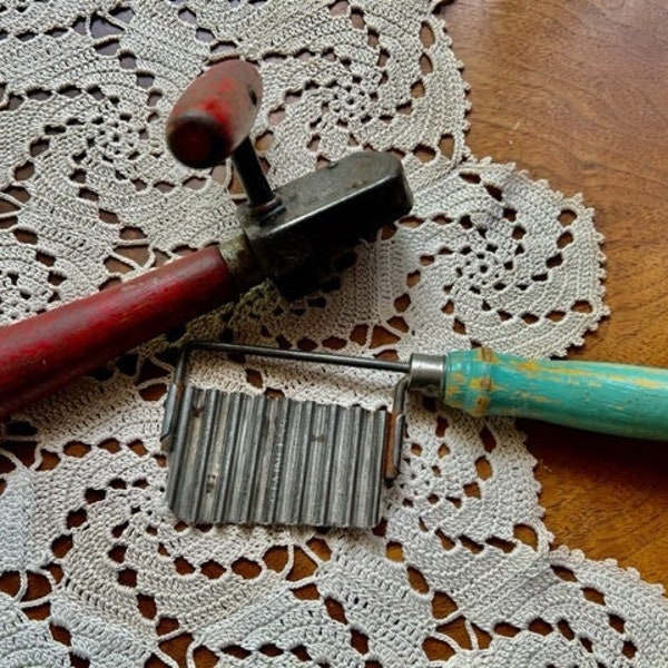 Vintage Wood Handle Kitchen Tools Stainless Stamped Wood Handle Collectables Old Turn Can Opener Slicer Great Gift Conversation Piece Chippy