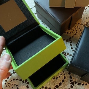 Travel Jewelry Box On the Go Mini Storage Case Organize Dresser Treasure Don't Collect Dust Neat Ring Bracelet Necklace Storage Unique Gift