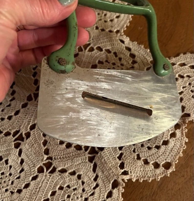 Vintage Kitchen Rocker Knife Chippy Green Iron Handle Stainless Ulu ...