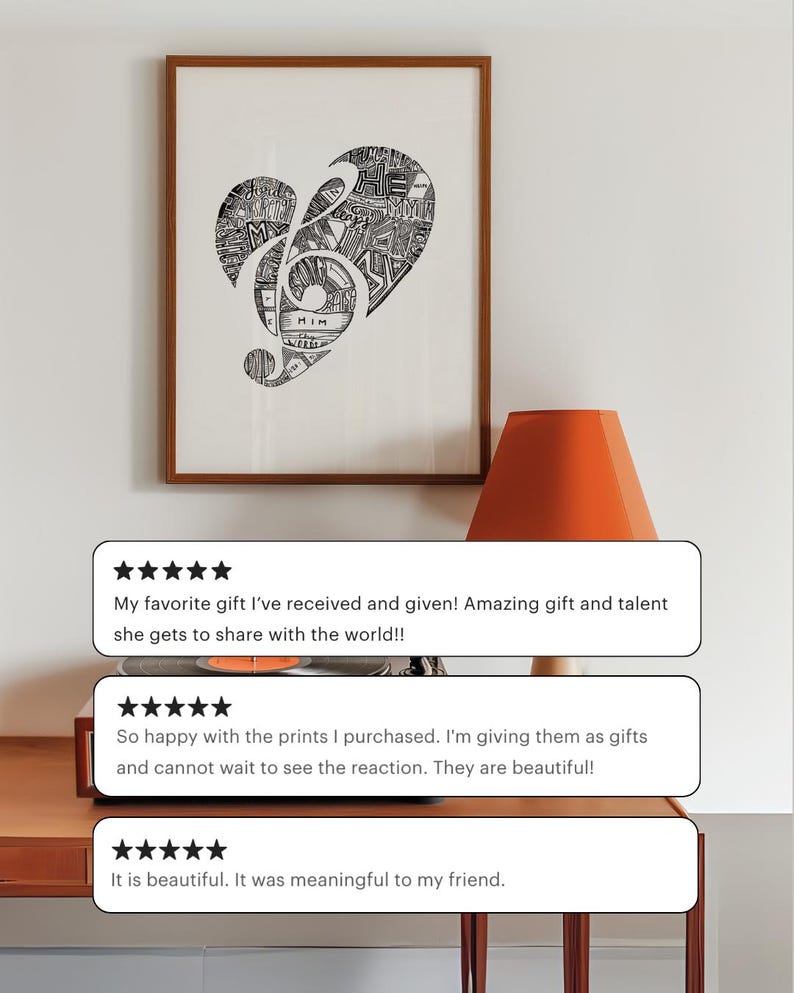 Puede incluir: Una ilustraci&oacute;n en blanco y negro de una clave de sol dentro de una forma de coraz&oacute;n. La clave de sol est&aacute; compuesta por palabras y frases, incluyendo "HIM" y "HE". La ilustraci&oacute;n est&aacute; enmarcada y colgada en una pared.