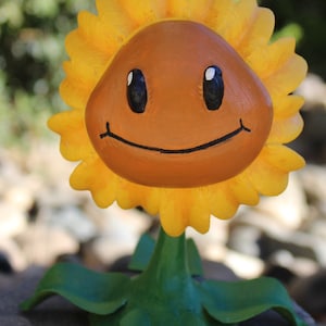 Plant vs Zombie  // Sunflower Cake Topper // Collectible // Halloween // Everyday // Cupcake // Party