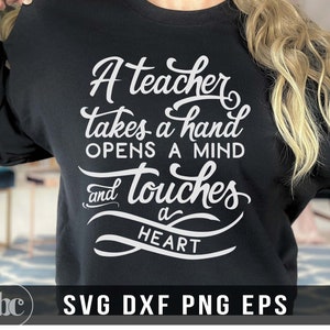 Um professor pega uma mão, abre uma mente e toca um coração SVG | Professor SVG | De volta às aulas svg | Vida de Professor | Professor Camiseta | Ensinando SVG