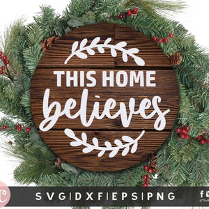 Este hogar cree svg / Signo redondo svg / Signo de Navidad svg / Signo de puerta / Navidad Christian svg / Archivo de corte de Navidad / Redondo svg png