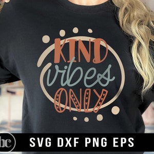Kind Vibes seulement SVG PNG | Vibes positives svg | Bonnes vibrations svg | Citation inspirante svg | Soyez gentil svg | Bonté svg | Chemise de gentillesse svg