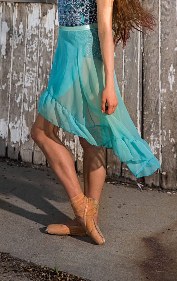 Falda de ensayo con volantes color aguamarina España