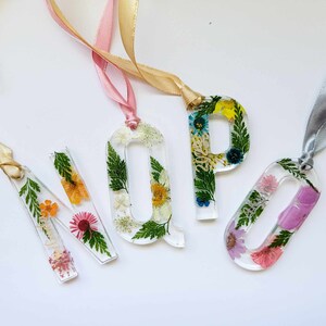 Personalisierte Weihnachtsverzierung 2023, Blumenverzierung, Initialenstrumpf, Namensverzierung, erste Verzierung, Weihnachtsgeschenk, Weihnachtsdekor