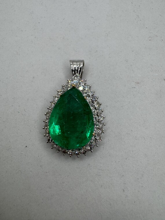 Emerald and diamond pendant - image 4