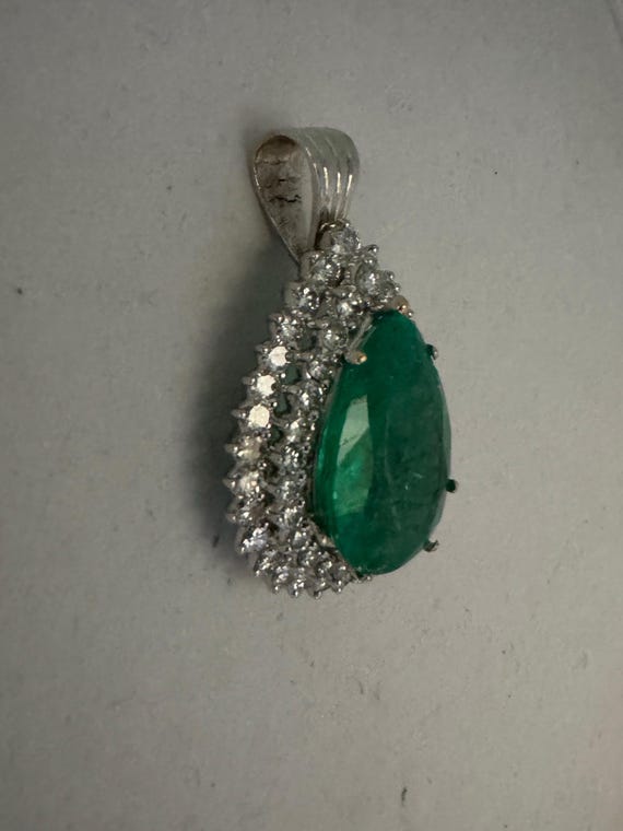 Emerald and diamond pendant - image 1