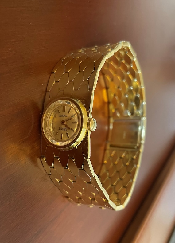 Ladies "Bergana" 14K yellow gold wristwatch circa 