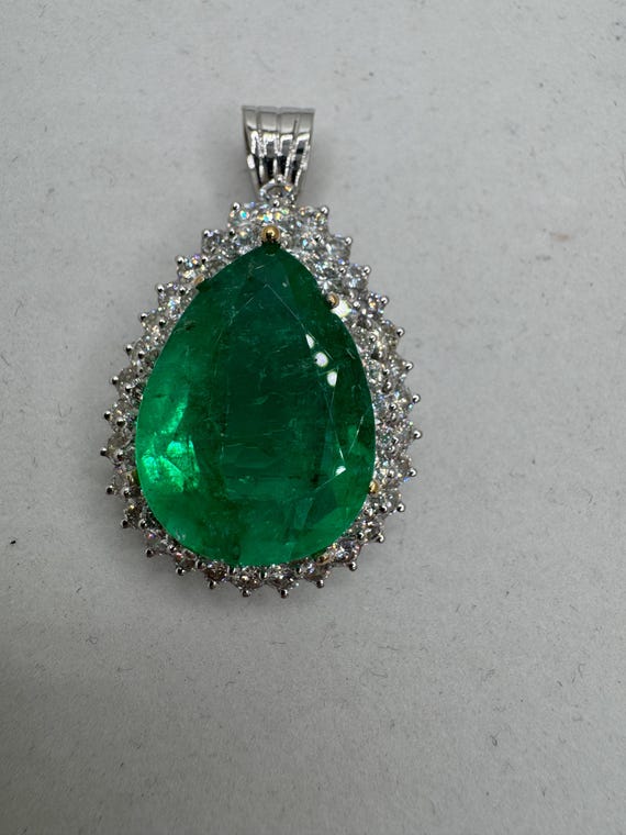 Emerald and diamond pendant - image 2