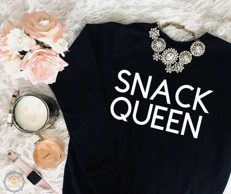 food lover Women/'s Clothing Sweatshirt with sayings birthday present Snack Queen sweatshirt birthday gift Women/'s Sweatshirt